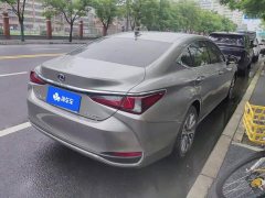 Lexus ES 200 Excellence Edition - ფოტო 3