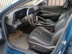 Hyundai Elantra 1.5L CVT Luxury - ფოტო 9