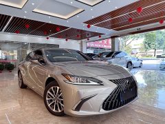Lexus ES 200 Premium Edition - ფოტო 3
