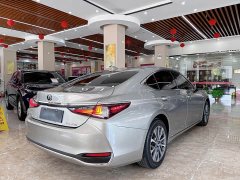 Lexus ES 200 Premium Edition - ფოტო 4