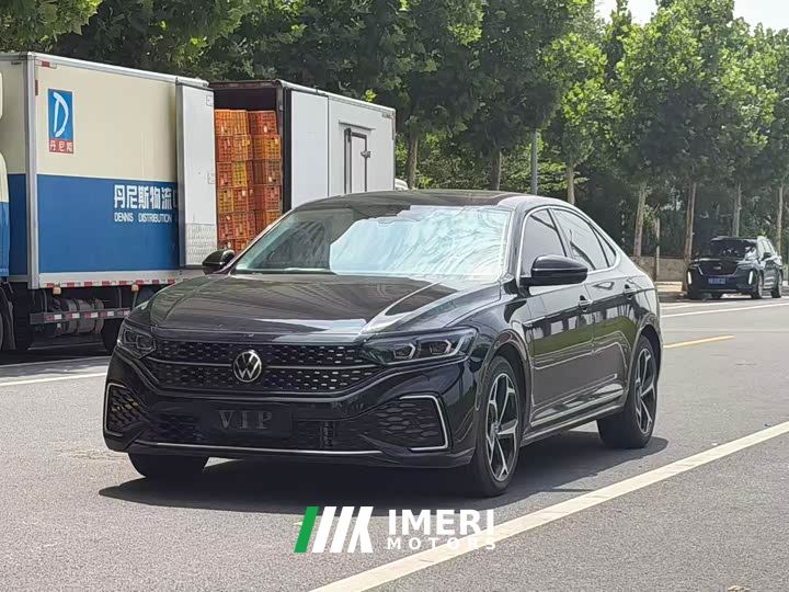 Volkswagen Passat 380TSI Luxury