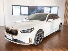 BMW 5 Series 530Li Luxury Edition Premium Package - ფოტო 2