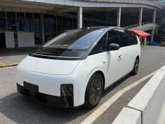 Li Auto MEGA Home Family Edition - ფოტო 1
