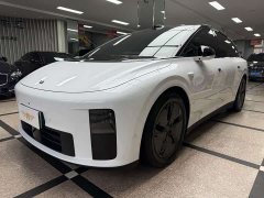 Li Auto i6 2025 Two-Wheel Drive Standard - ფოტო 1