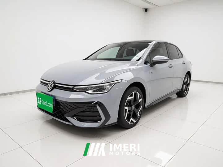 Volkswagen Golf Facelift 300TSI R-Line - ავტომობილი ჩინეთიდან