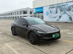 Tesla Model Y Rear-Wheel Drive - ფოტო 3