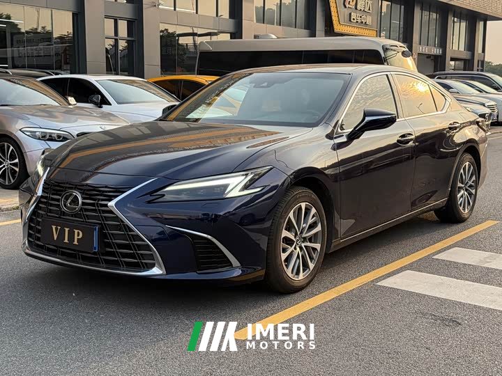 Lexus ES 300h Premium Edition - ავტომობილი ჩინეთიდან