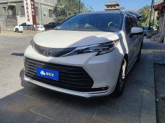 Toyota Sienna 2.5L Hybrid Comfort Edition - ფოტო 1