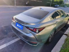 Lexus ES 200 Premium Edition - ფოტო 3