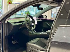 Tesla Model Y Rear-Wheel Drive - ფოტო 4