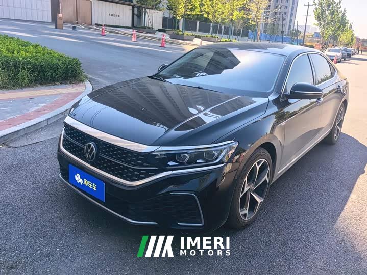 Volkswagen Passat 330TSI Starry Sky Luxury Edition - ავტომობილი ჩინეთიდან