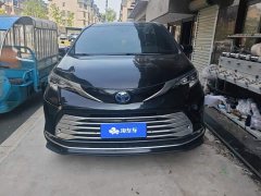 Toyota Sienna 2023 2.5L Hybrid Platinum Edition - ფოტო 2
