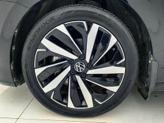 Volkswagen Passat 330TSI Luxury - ფოტო 14