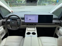 Li Auto Li Xiang MEGA Ultra - ფოტო 8