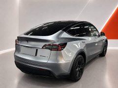 Tesla Model Y Rear-Wheel Drive - ფოტო 4