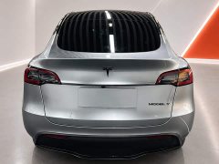 Tesla Model Y Rear-Wheel Drive - ფოტო 5