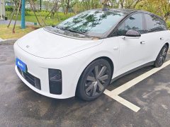 Li Auto i6 Four-Wheel Drive Standard Edition - ფოტო 1