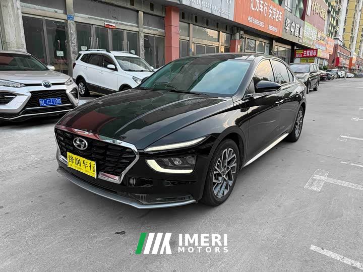 Hyundai Mistra Mingtu 1.8L CVT GLX Elite