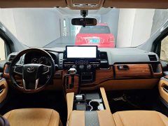 Toyota HIACE 3.5L Automatic - ფოტო 16