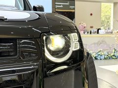 Land Rover Defender Facelift 110 3.0T P400 Dark Edition - ფოტო 6