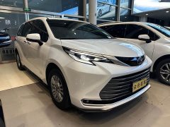 Toyota Sienna 2021 2.5L Hybrid Premium Edition - ფოტო 3
