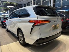Toyota Sienna 2021 2.5L Hybrid Premium Edition - ფოტო 4