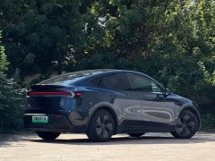 Tesla Model Y Rear-Wheel Drive - ფოტო 6