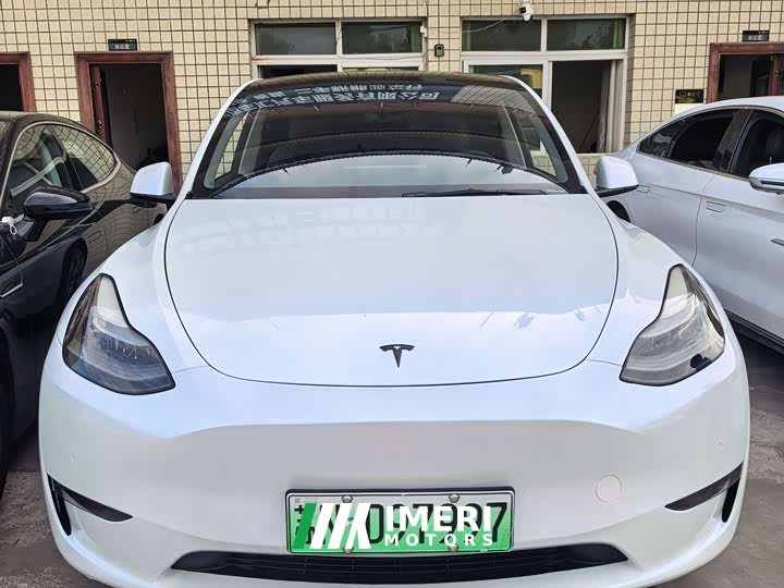 Tesla Model Y Long Range All-Wheel Drive