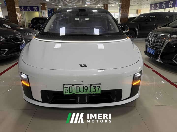 Li Auto i8 Standard Edition - ავტომობილი ჩინეთიდან
