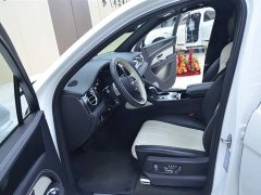 Bentley Bentayga Plug-in Hybrid 3.0T PHEV - ფოტო 4