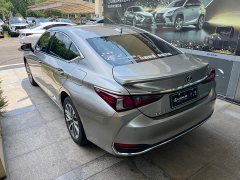 Lexus ES 2022 300h Excellence Edition - ფოტო 5