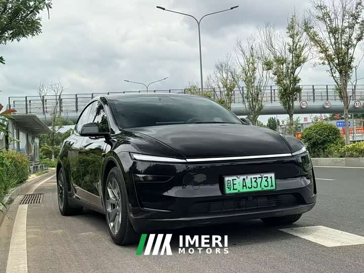 Tesla Model Y L Long Range All-Wheel Drive