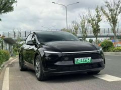 Tesla Model Y L Long Range All-Wheel Drive - ფოტო 1