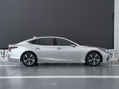 Lexus LS 500h Premium - ფოტო 3