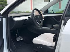 Tesla Model Y Long Range All-Wheel Drive - ფოტო 16