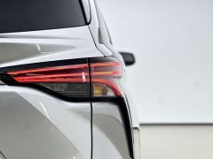 Toyota Sienna 2021 2.5L Hybrid Platinum Edition - ფოტო 18