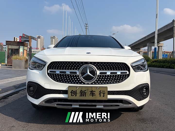 Mercedes-Benz GLA 220
