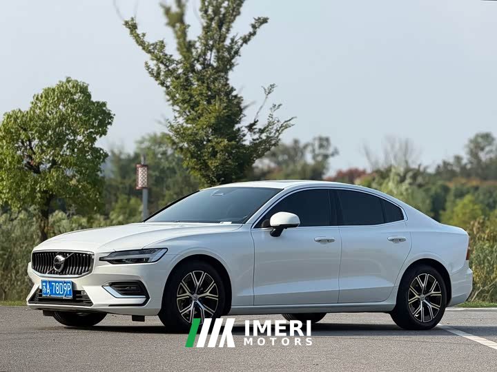 Volvo S60 B4 Intelligent Luxury Edition - ავტომობილი ჩინეთიდან