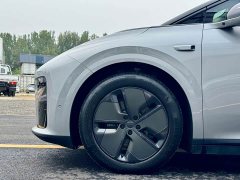 Li Auto i8 Standard Edition - ფოტო 4