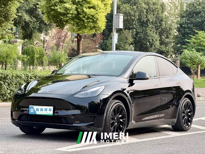 Tesla Model Y Facelift Rear-Wheel Drive