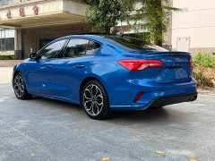 Ford Focus Sedan EcoBoost 180 Automatic ST Line - ფოტო 12