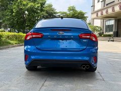 Ford Focus Sedan EcoBoost 180 Automatic ST Line - ფოტო 13