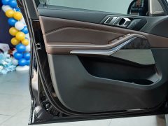 BMW X5 xDrive 30Li Luxury M Sport Package - ფოტო 10