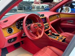 Bentley Bentayga 4.0T V8 Long Wheelbase - ფოტო 4
