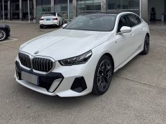 BMW 5 Series 530Li Luxury M Sport Package - ფოტო 1