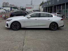 BMW 5 Series 530Li Luxury M Sport Package - ფოტო 3