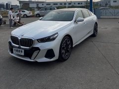 BMW 5 Series 530Li Luxury M Sport Package - ფოტო 1