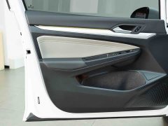 Volkswagen Golf 2024 280TSI DSG Pro 50th Anniversary Legend Edition - ფოტო 10