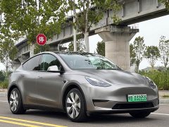Tesla Model Y Rear-Wheel Drive - ფოტო 3