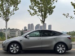 Tesla Model Y Rear-Wheel Drive - ფოტო 4